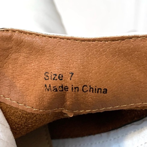 Ccocci Ankle Bootie in white pointed toe vegan leather - 7 - Picture 8 of 9